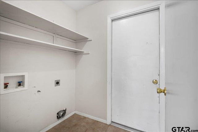 1112 Woodlands Park Drive, Lindale, TX 75771