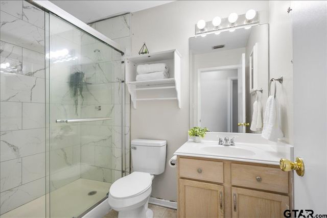 1112 Woodlands Park Drive, Lindale, TX 75771