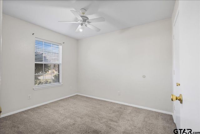 1112 Woodlands Park Drive, Lindale, TX 75771