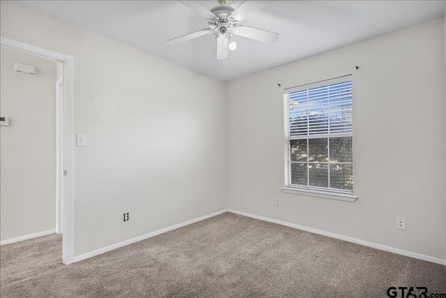 1112 Woodlands Park Drive, Lindale, TX 75771