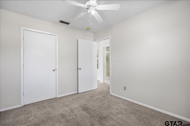 1112 Woodlands Park Drive, Lindale, TX 75771