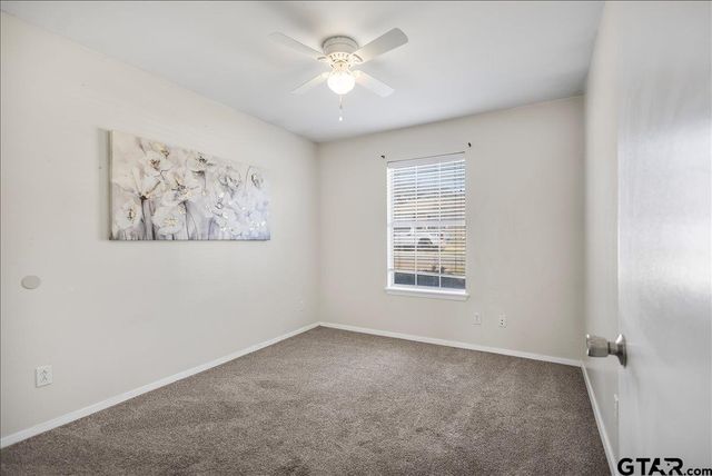 1112 Woodlands Park Drive, Lindale, TX 75771