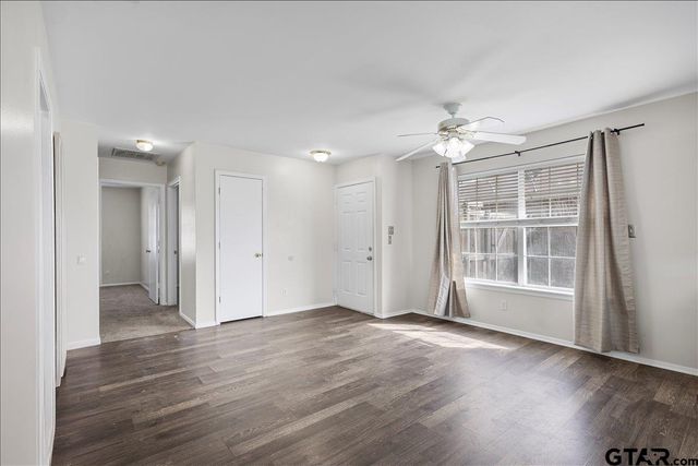 1112 Woodlands Park Drive, Lindale, TX 75771