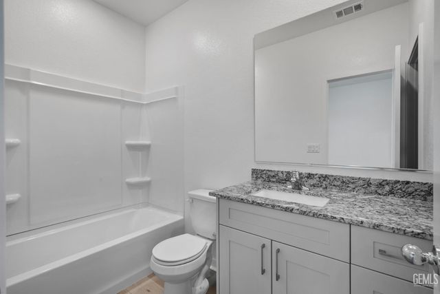 8207 Morningstar Avenue, Bakersfield, CA 93306