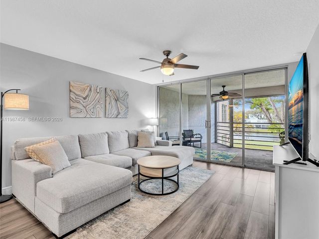 1811 Sabal Palm Dr 307, Davie, FL 33324