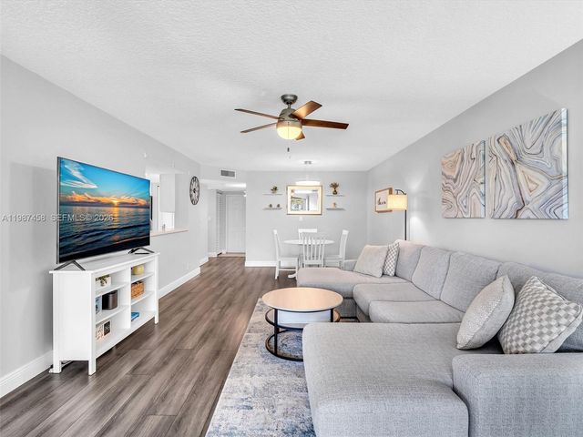 1811 Sabal Palm Dr 307, Davie, FL 33324