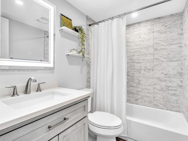 1811 Sabal Palm Dr 307, Davie, FL 33324