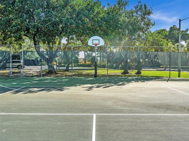 1811 Sabal Palm Dr 307, Davie, FL 33324