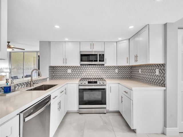 1811 Sabal Palm Dr 307, Davie, FL 33324