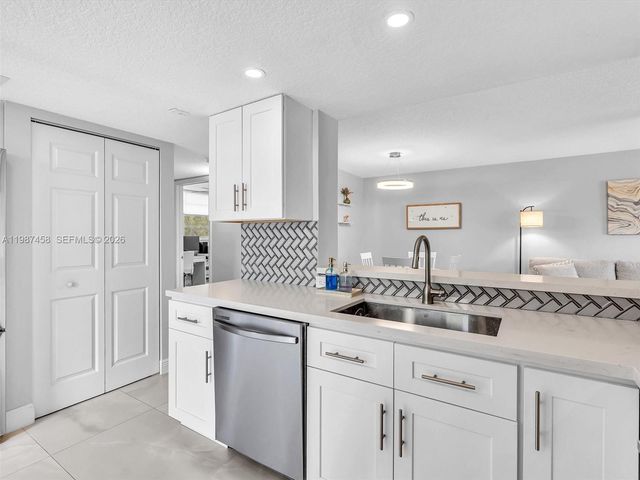 1811 Sabal Palm Dr 307, Davie, FL 33324