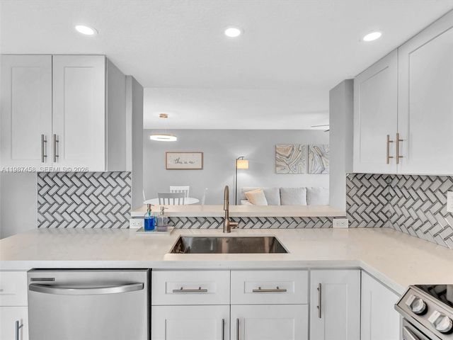 1811 Sabal Palm Dr 307, Davie, FL 33324