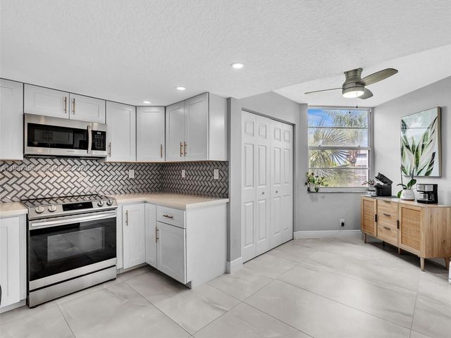 1811 Sabal Palm Dr 307, Davie, FL 33324