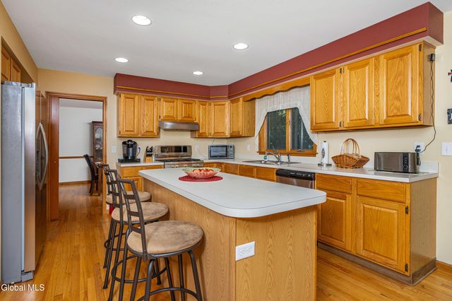 3 Buckingham Court, Clifton Park, NY 12065