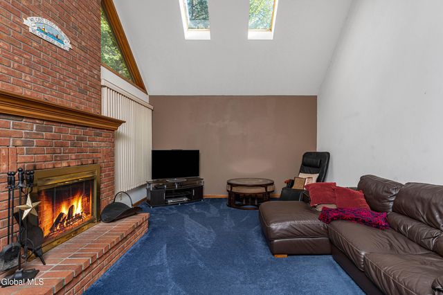 3 Buckingham Court, Clifton Park, NY 12065