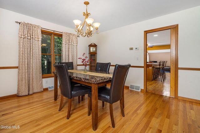 3 Buckingham Court, Clifton Park, NY 12065