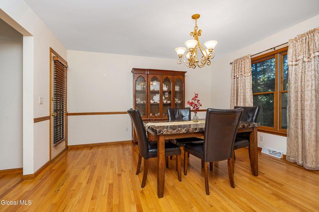 3 Buckingham Court, Clifton Park, NY 12065