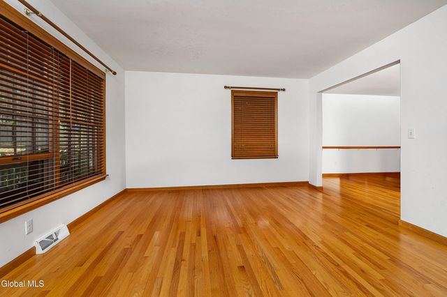 3 Buckingham Court, Clifton Park, NY 12065