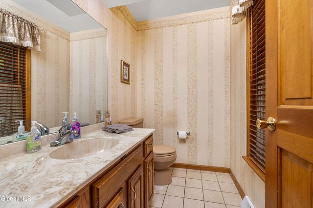 3 Buckingham Court, Clifton Park, NY 12065