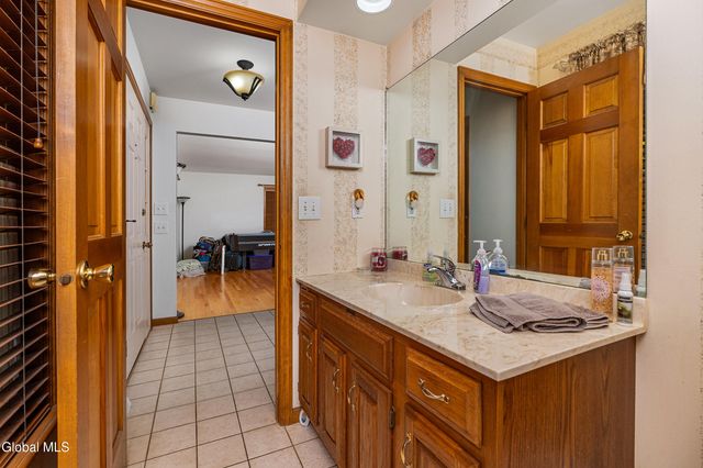 3 Buckingham Court, Clifton Park, NY 12065