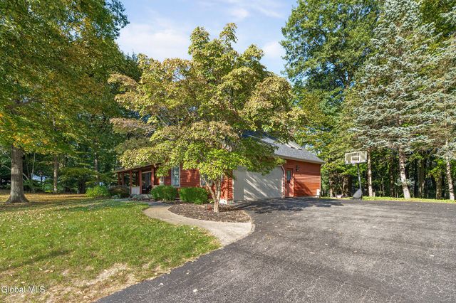 3 Buckingham Court, Clifton Park, NY 12065