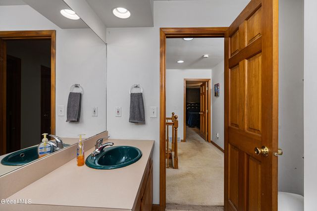 3 Buckingham Court, Clifton Park, NY 12065