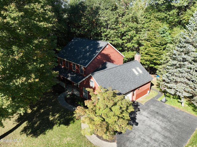 3 Buckingham Court, Clifton Park, NY 12065