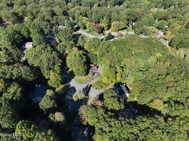 3 Buckingham Court, Clifton Park, NY 12065