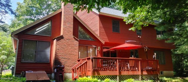 3 Buckingham Court, Clifton Park, NY 12065