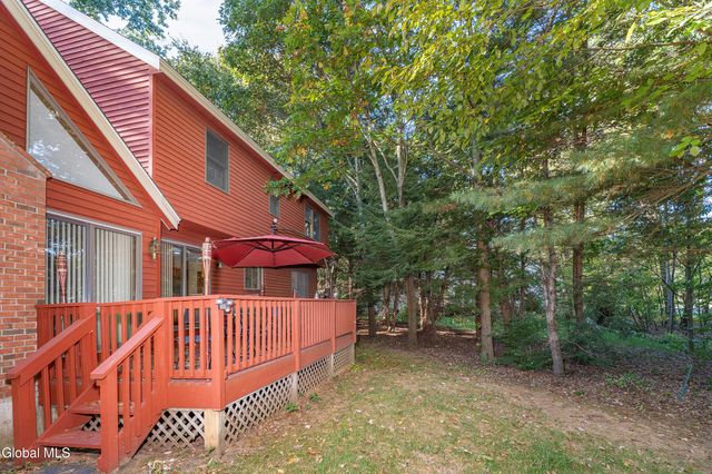 3 Buckingham Court, Clifton Park, NY 12065