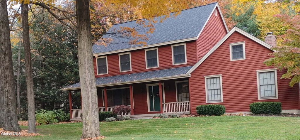 3 Buckingham Court, Clifton Park, NY 12065