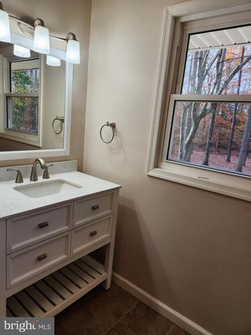 33 OLD RED LION RD, Southampton, NJ 08088