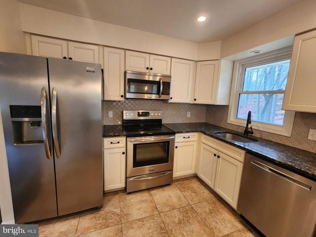 33 OLD RED LION RD, Southampton, NJ 08088