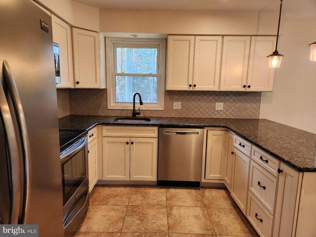 33 OLD RED LION RD, Southampton, NJ 08088