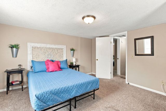 137 S Elizabeth, Wichita, KS 67213