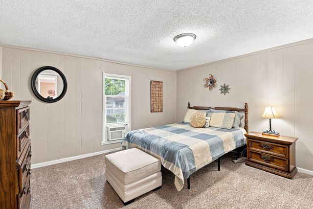 137 S Elizabeth, Wichita, KS 67213
