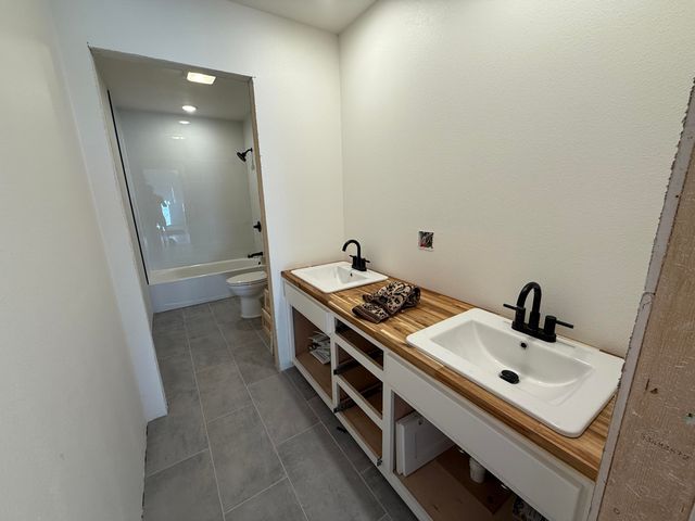 19 Builders Lane, Anderson, MO 64831