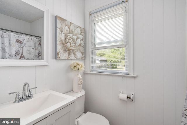 305 LOCUST AVE, Colonial Beach, VA 22443