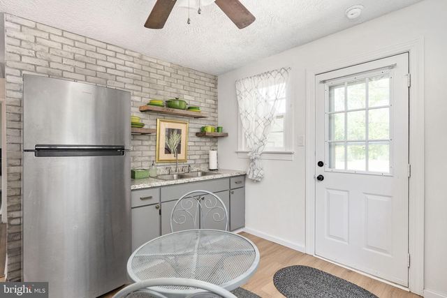 305 LOCUST AVE, Colonial Beach, VA 22443