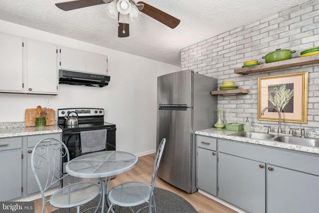 305 LOCUST AVE, Colonial Beach, VA 22443