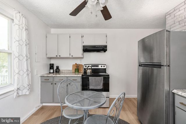 305 LOCUST AVE, Colonial Beach, VA 22443