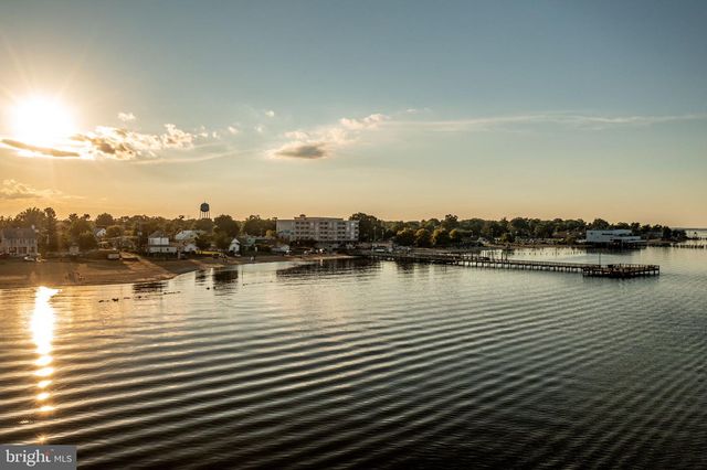 305 LOCUST AVE, Colonial Beach, VA 22443