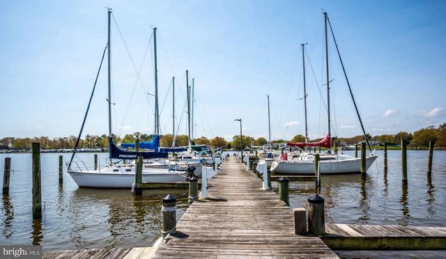 305 LOCUST AVE, Colonial Beach, VA 22443