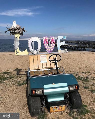 305 LOCUST AVE, Colonial Beach, VA 22443