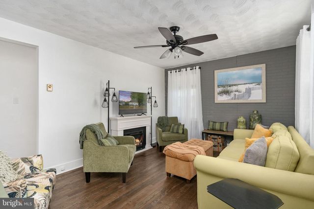 305 LOCUST AVE, Colonial Beach, VA 22443