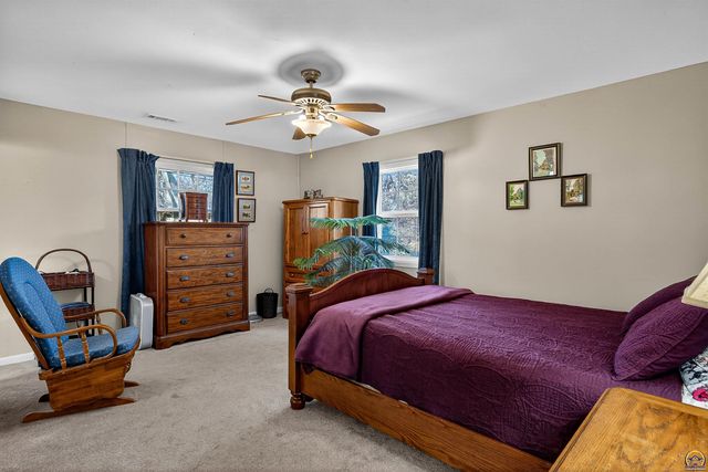 1638 SW 28th ST, Topeka, KS 66611