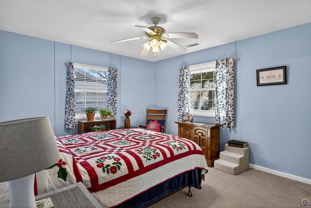 1638 SW 28th ST, Topeka, KS 66611