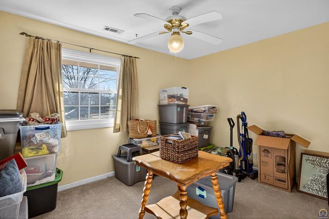 1638 SW 28th ST, Topeka, KS 66611