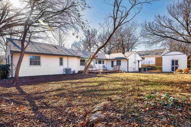 1638 SW 28th ST, Topeka, KS 66611