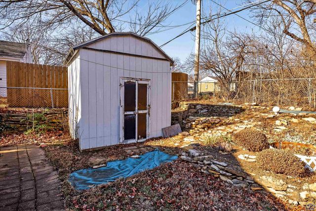 1638 SW 28th ST, Topeka, KS 66611