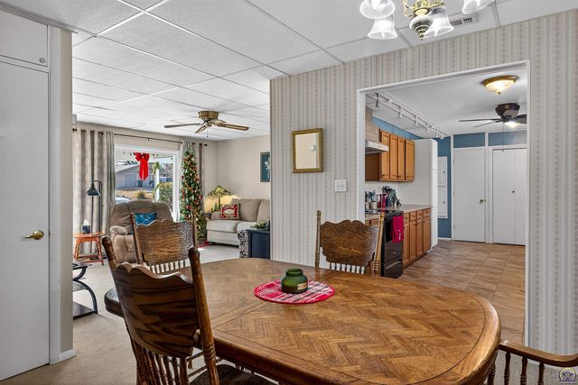 1638 SW 28th ST, Topeka, KS 66611